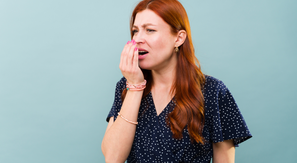 how to treat bad breath naturally
